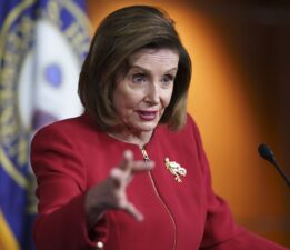 Pelosi fikir değiştirdi: Tayvan’a gitti