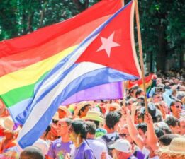 Küba LGBT’ye teslim oldu