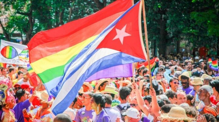 Küba LGBT’ye teslim oldu