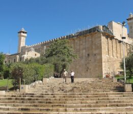 Siyonistler İbrahim Camii’ne el koydu