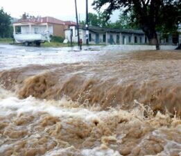 Yunanistan: önce yangın sonra sel