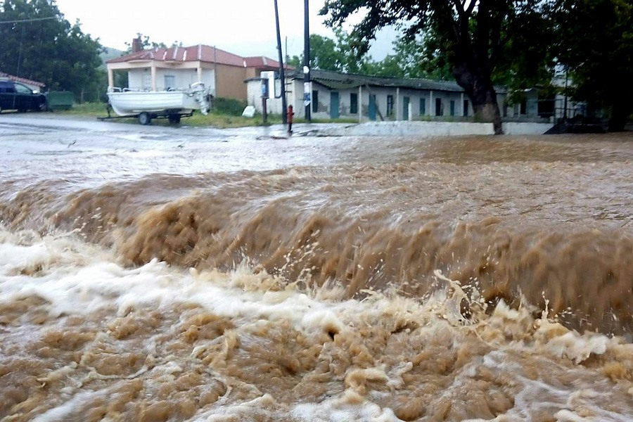 Yunanistan: önce yangın sonra sel