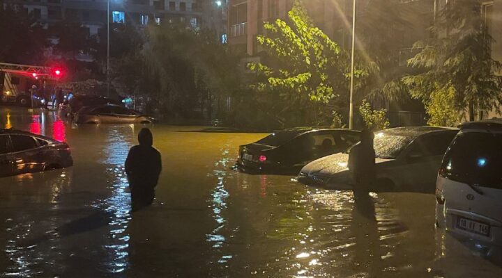 Yağmurda eriyen Ekremdüzü