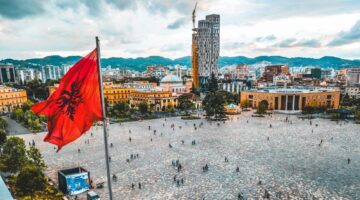 Arnavutlar sandık başına gitti