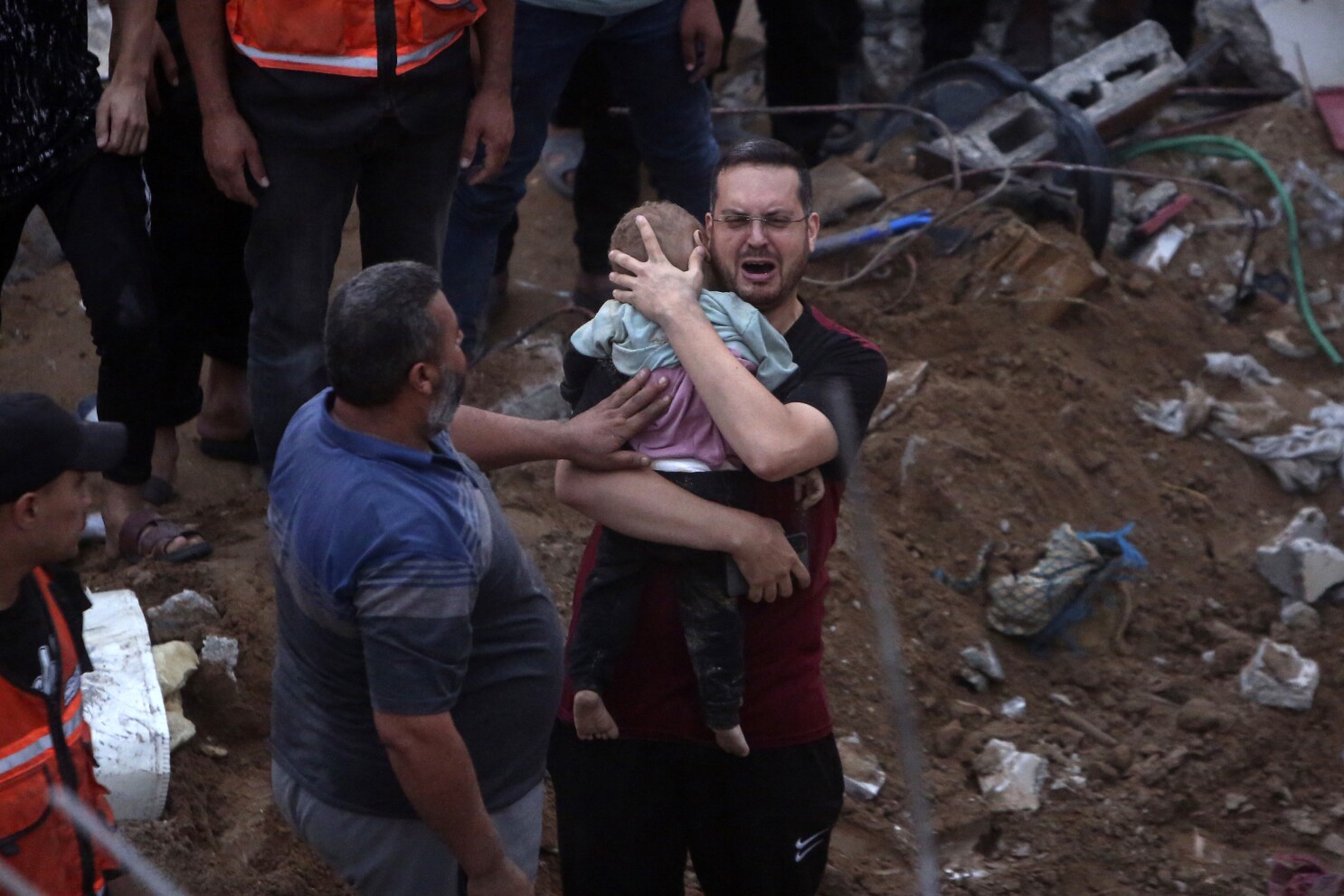 Mutlu Bayramlar: 24 saatte 70 Filistinli katledildi