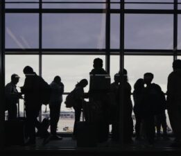 Türkiye nüfusundan fazla hava yolcusu