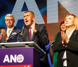 Çekya’da “bıktık artık” hareketi kazandı