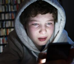 Endonezya Danimarka çocukları İnternet’ten koruyacak