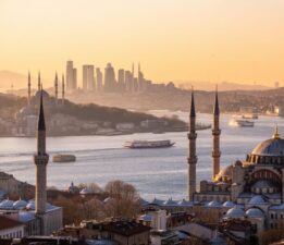 Gençler kaçıyor, onlar geliyor