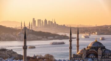 Gençler kaçıyor, onlar geliyor