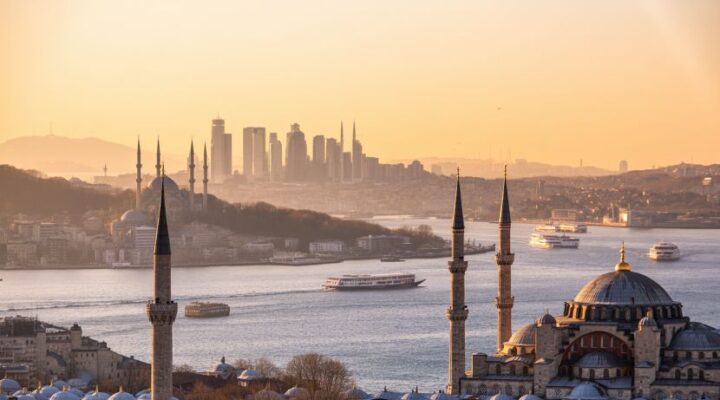 Gençler kaçıyor, onlar geliyor